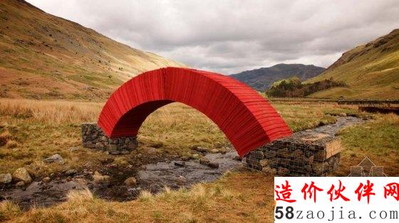 英国纸质人行桥