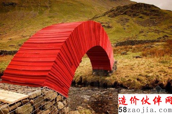 英国纸质人行桥