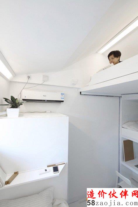 谦虚旅舍,一些还给院子的小面积