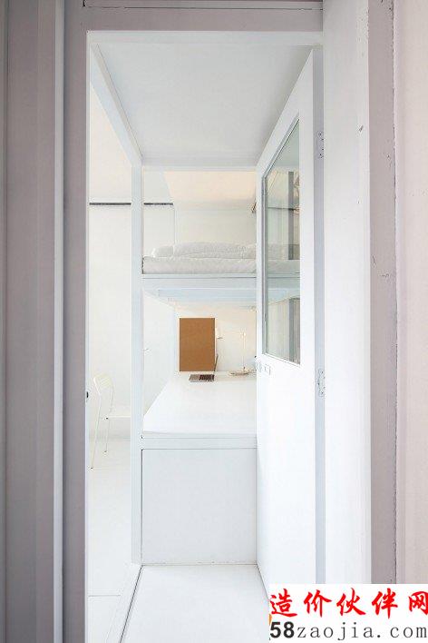 谦虚旅舍,一些还给院子的小面积