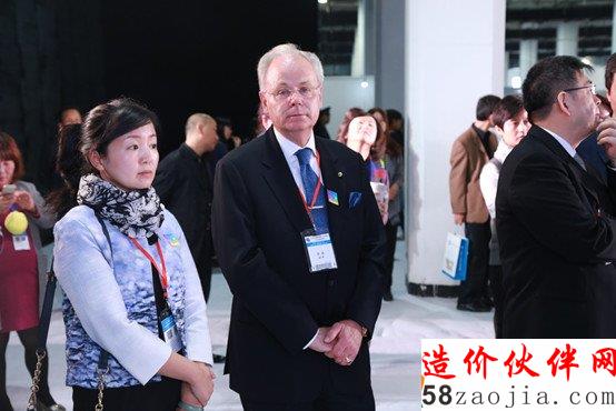 (德国劳尔公司董事长兼首席执行官卡尔出席开幕式)