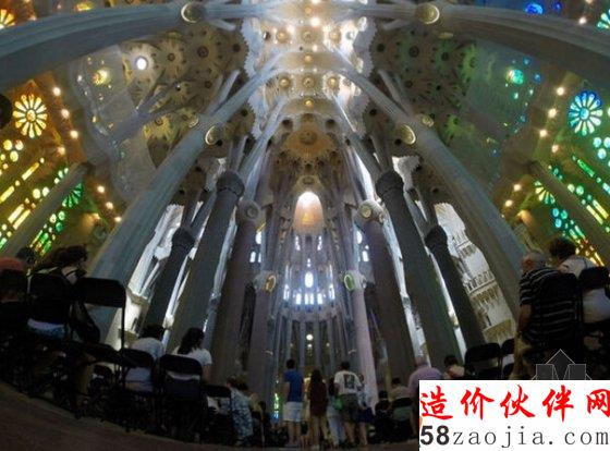 圣家族大教堂内部
