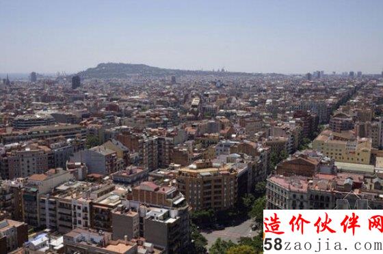 圣家族大教堂俯瞰巴塞罗那