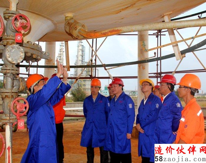 在富多煤气公司受损气罐调研