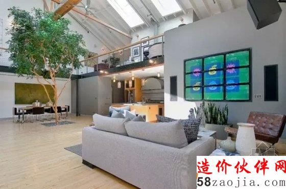 这世界怎么了 一对夫妇变卖别墅住仓库!