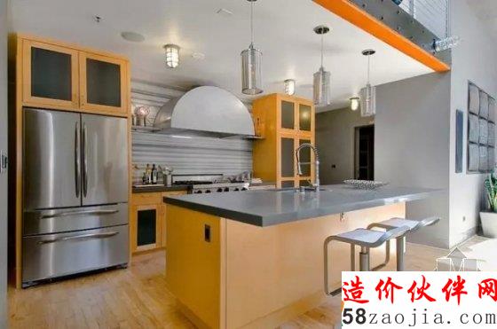 这世界怎么了 一对夫妇变卖别墅住仓库!