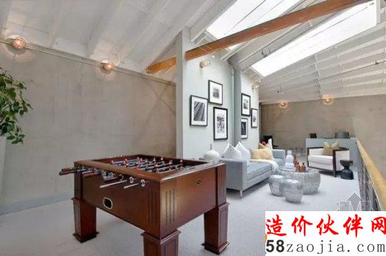 这世界怎么了 一对夫妇变卖别墅住仓库!