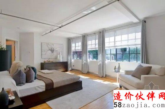 这世界怎么了 一对夫妇变卖别墅住仓库!