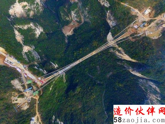 张家界大峡谷最长玻璃桥合龙 创多项世界之最