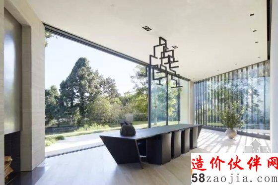 票房10亿美元的导演家是什么样的呢?