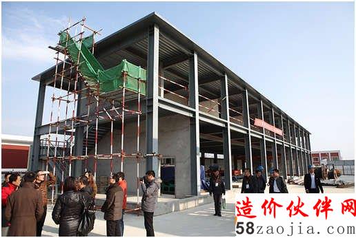 企业和媒体代表参观国家住宅产业化基地研发中心