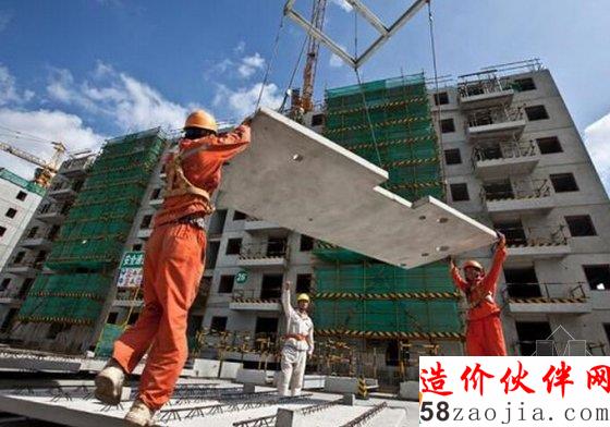 正在吊装预制构件