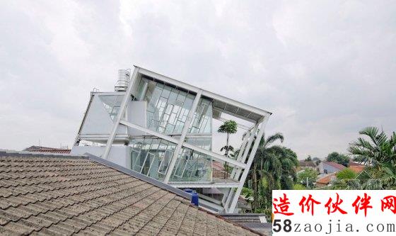 这似乎要倒下的住宅 堪比比萨斜塔