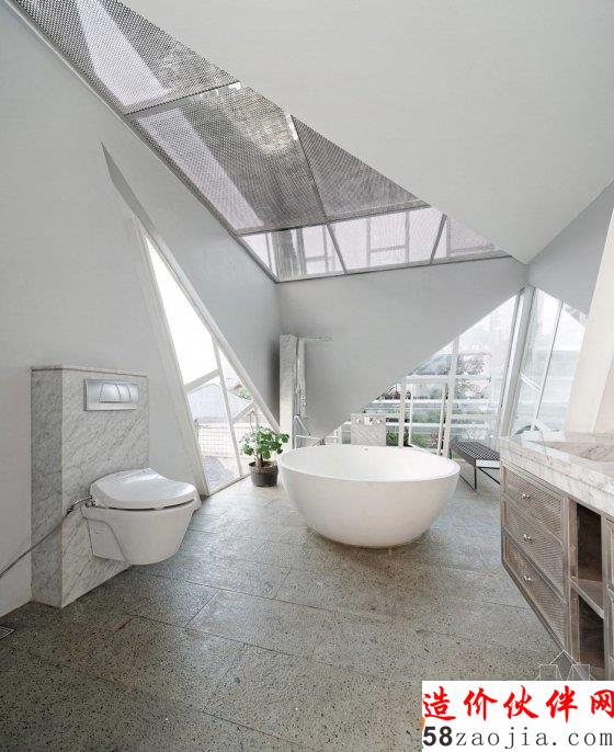 这似乎要倒下的住宅 堪比比萨斜塔