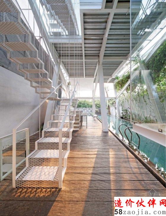 这似乎要倒下的住宅 堪比比萨斜塔