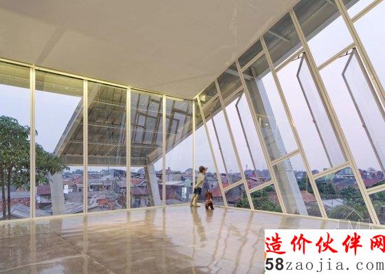 这似乎要倒下的住宅 堪比比萨斜塔