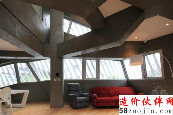 被挤压的豪宅 听说是地震后的产物