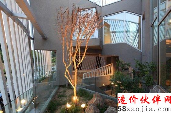 被挤压的豪宅 听说是地震后的产物