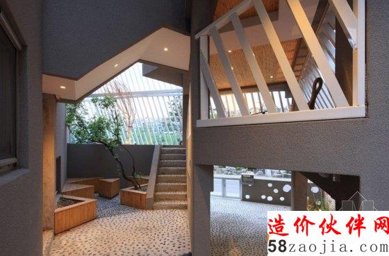 被挤压的豪宅 听说是地震后的产物