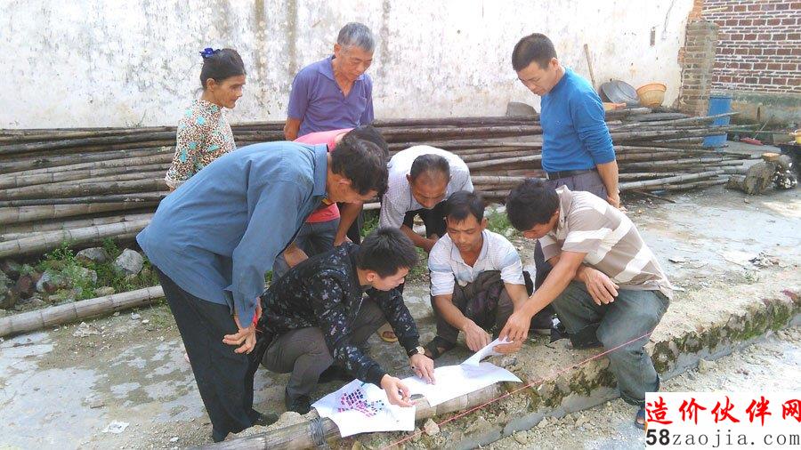 图1:规划编制小组与村民沟通