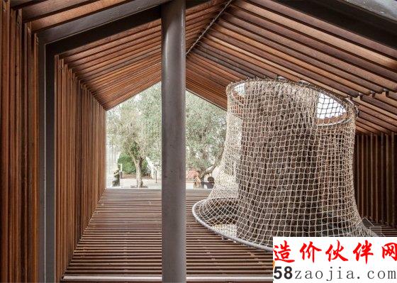 当树在屋下生根发芽 就成了树屋?