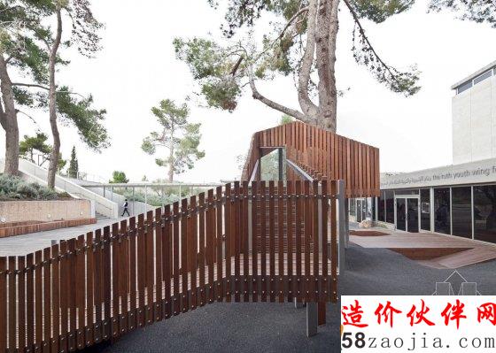 当树在屋下生根发芽 就成了树屋?