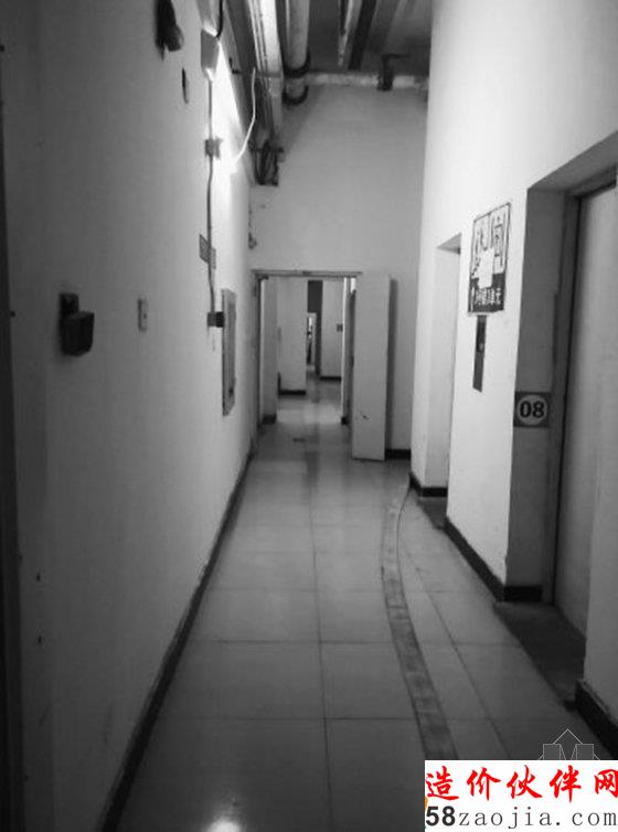 北京朝阳区一小区地下室隔出140间群租房