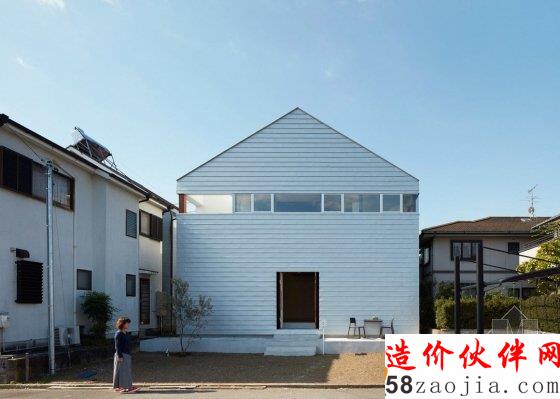 你能猜到日本这栋民宅里有个篮球场吗?