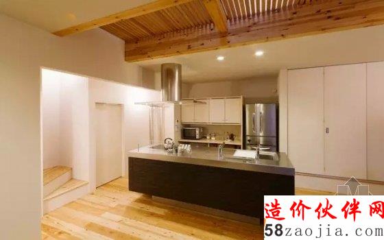 墙“倒”屋不塌!日本岐阜一座斜山墙住宅