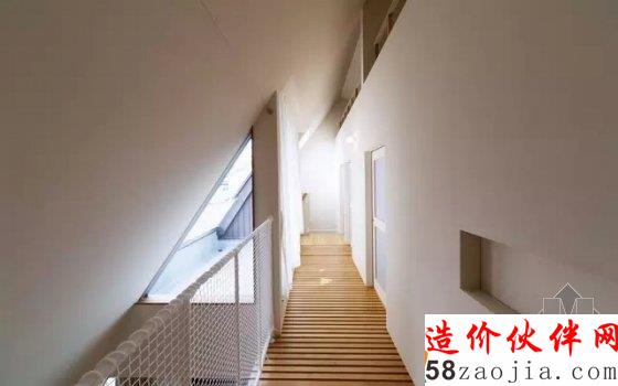 墙“倒”屋不塌!日本岐阜一座斜山墙住宅