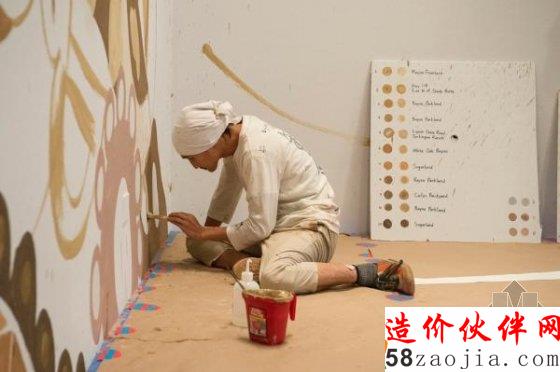 尘土也能用来画画?他用尘土创造满屋子的精灵世界