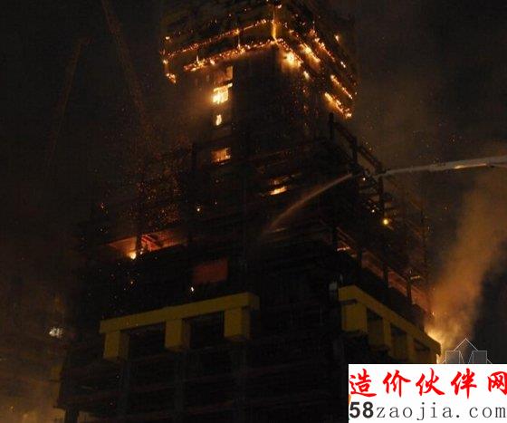 阿布扎比大厦爆炸起火