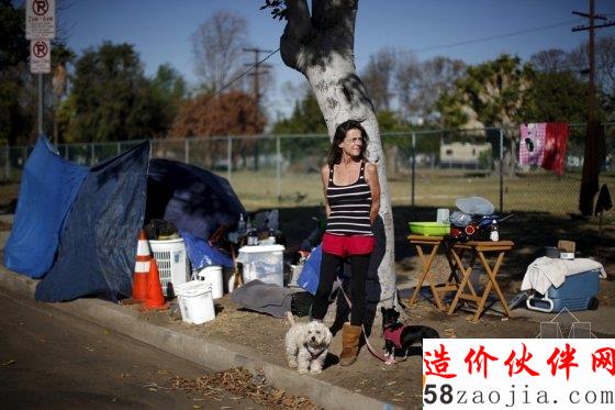 看特色“蜗居” 实拍无家可归者的“帐篷城”