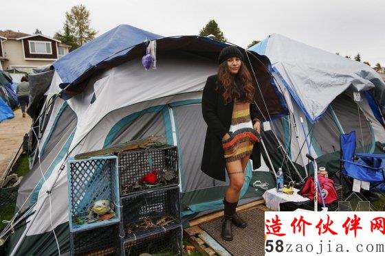 看特色“蜗居” 实拍无家可归者的“帐篷城”