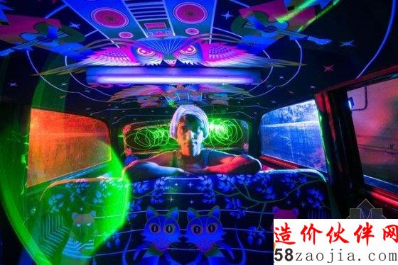 爆改出租车!脑洞大的把风景挪到了车内