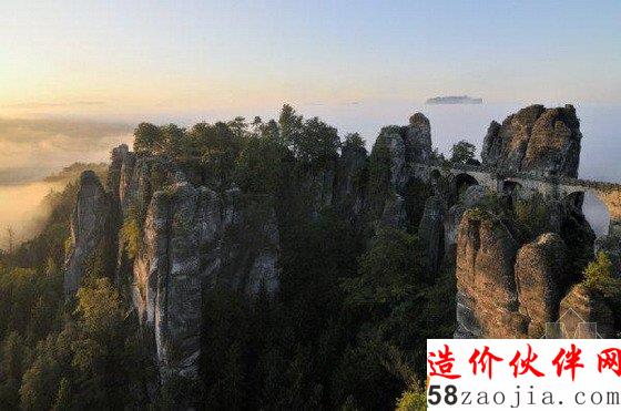 盘点全球最不可思议的国界线自然景观