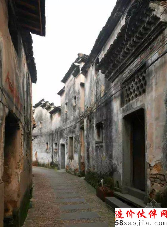 他改了一个破猪圈 让几千个彪悍的村民爱上了这里