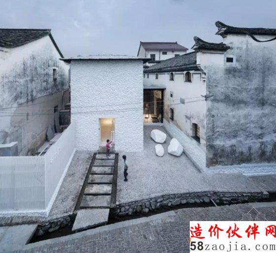 他改了一个破猪圈 让几千个彪悍的村民爱上了这里