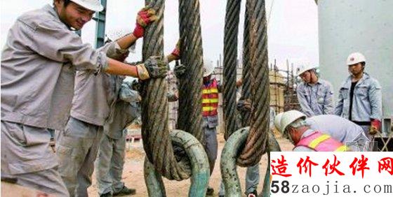 工地里的吊索及零配件都是特大型号的