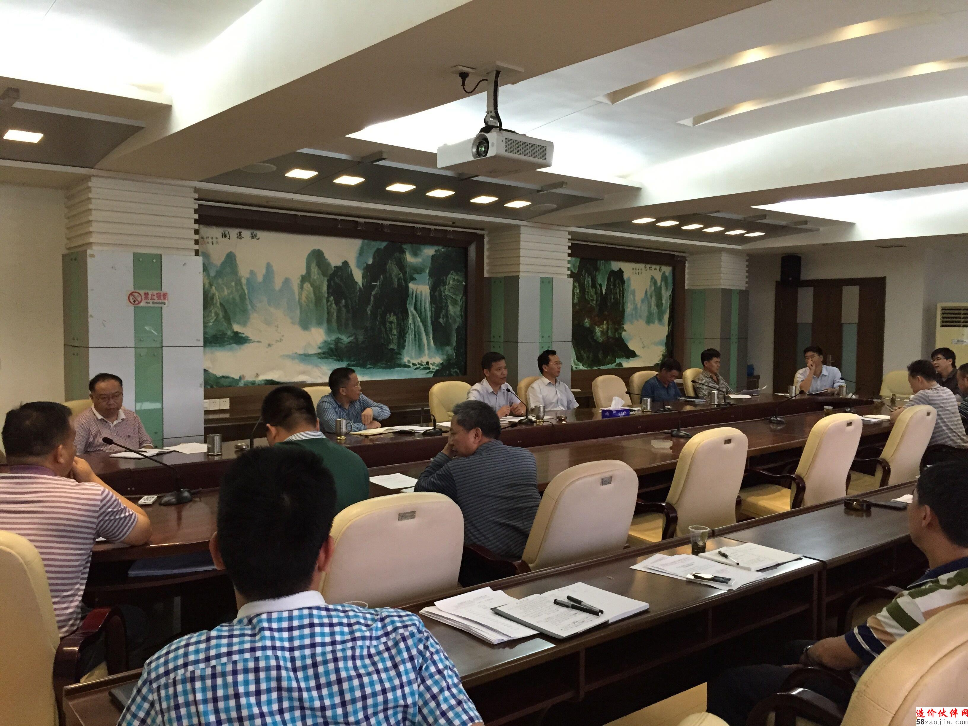 市住建局召开党组中心组(扩大)会议