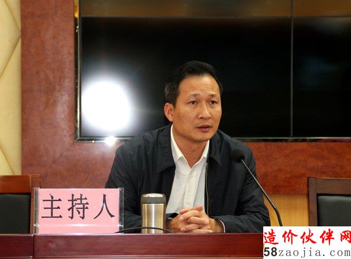 图片:市住建局副局长李建艺介绍验收总结工作注意事项