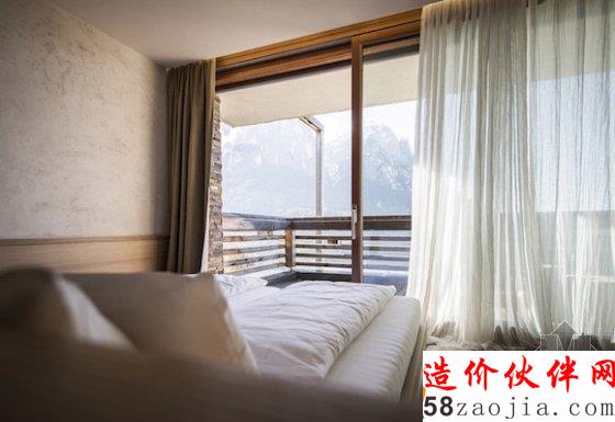 阿尔卑斯山成了这个小旅馆最好的装饰