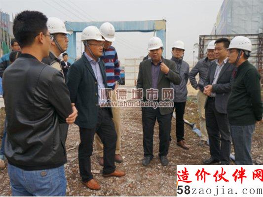 检查组对龙江镇和佛山新城在建重点深基坑工程进行突击检查