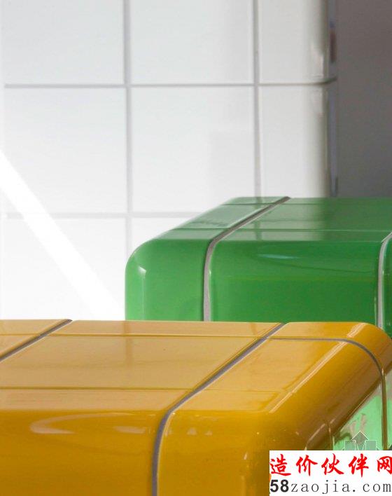 伦敦这间咖啡餐吧,你觉得是实验室还是卫生间风格?