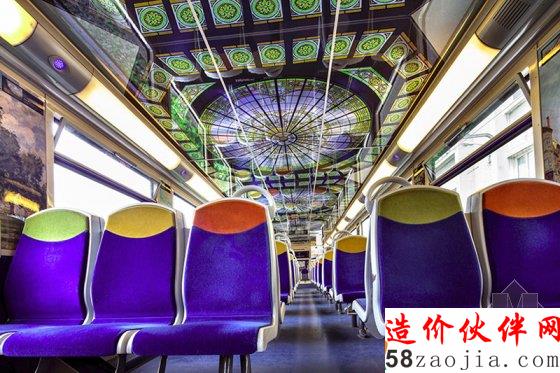 见过手机贴膜 给地铁贴膜你见过没?