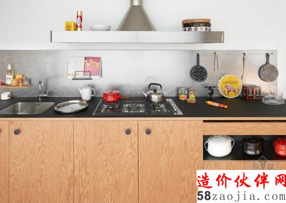 这套简洁直观的厨房系统 用木材营造出高级感