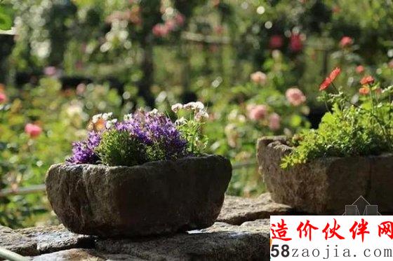 姑娘们不远千里,跑来看他的花园