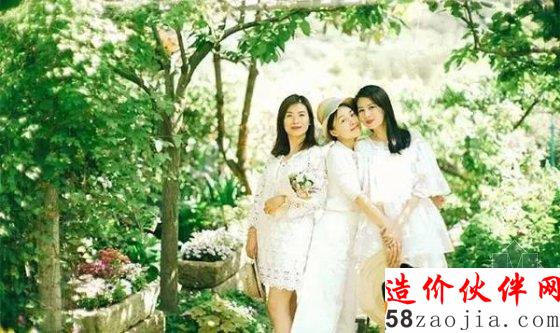 姑娘们不远千里,跑来看他的花园