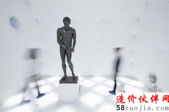 克罗地亚的一个博物馆,竟然只放了一尊青铜雕像