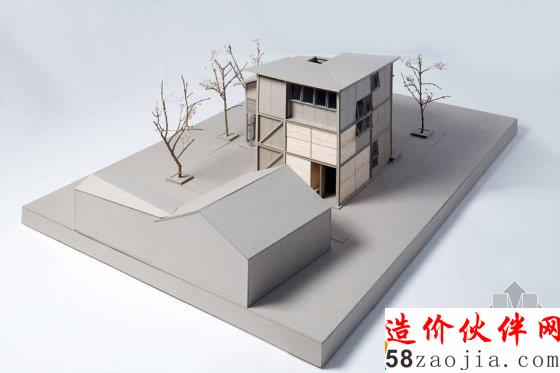 女富豪的“有春”深闺